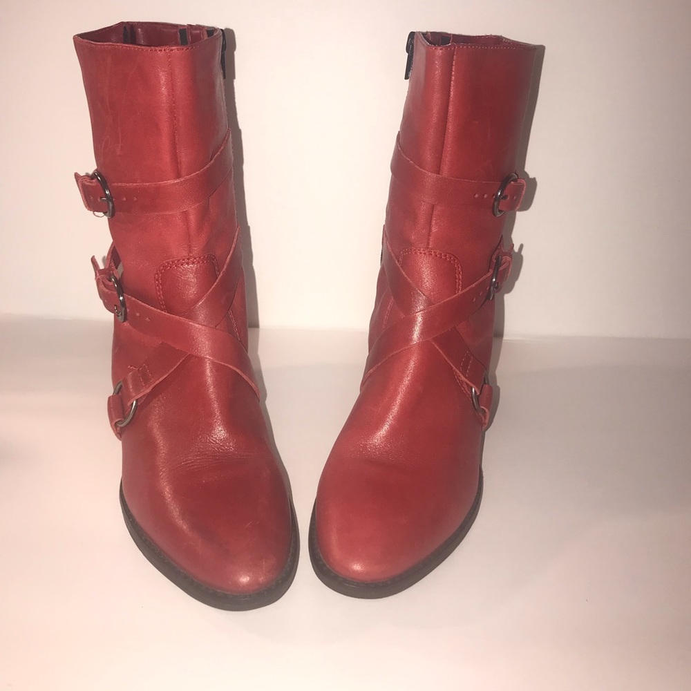 RED  HIGH HEEL BOOTS  👢